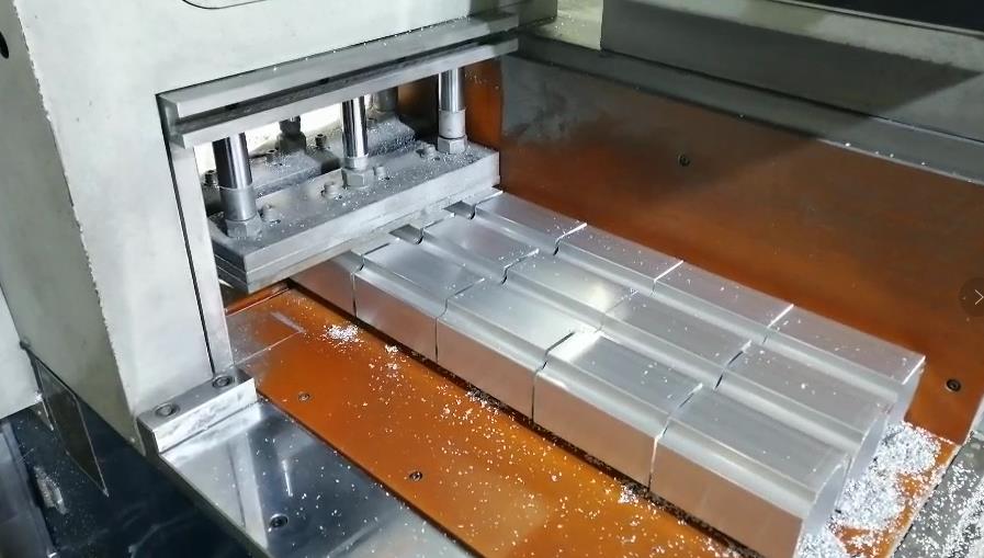 全自動切鋁機
