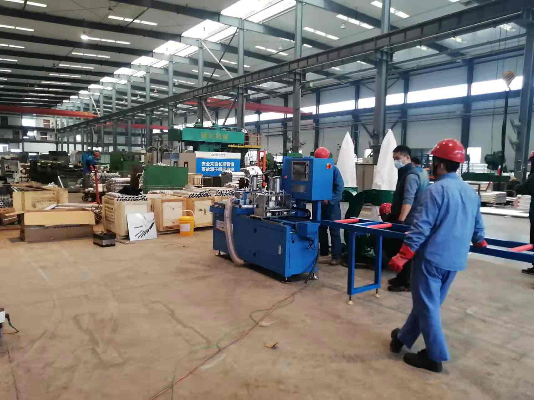 鋁材自動切割機450-客戶現場1 鋁材自動切割機450-客戶現場1